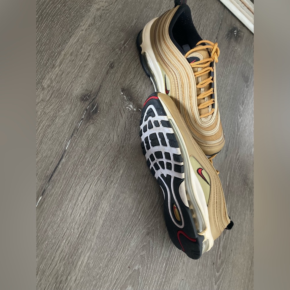 Air max women size 8:5 like new